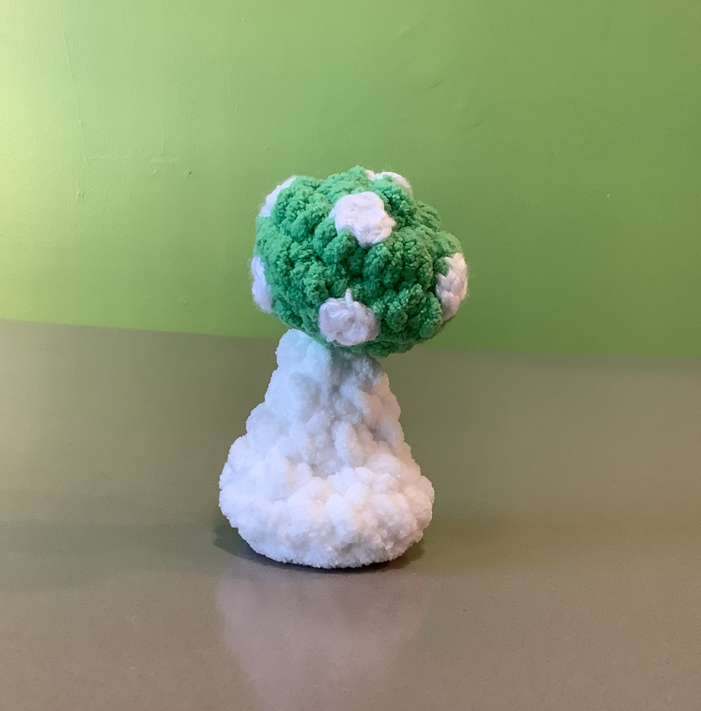 Petite peluche champignon (environ 4'' de hauteur) - Kardos Workshop
