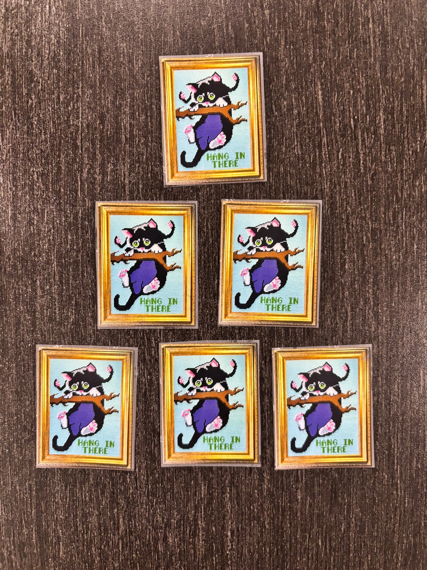 Hang in there Displacer kitten sticker