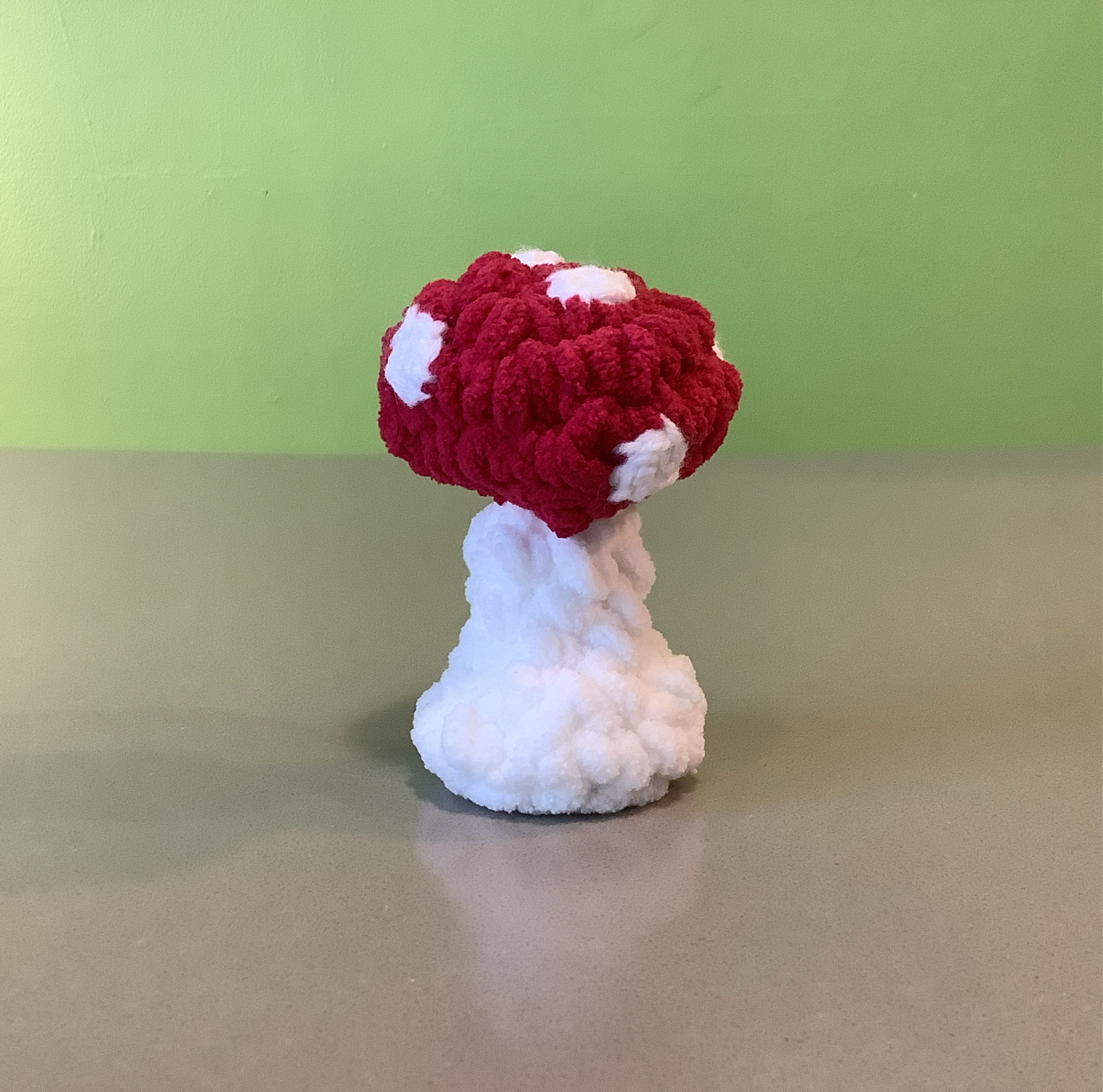 Petite peluche champignon (environ 4'' de hauteur) - Kardos Workshop